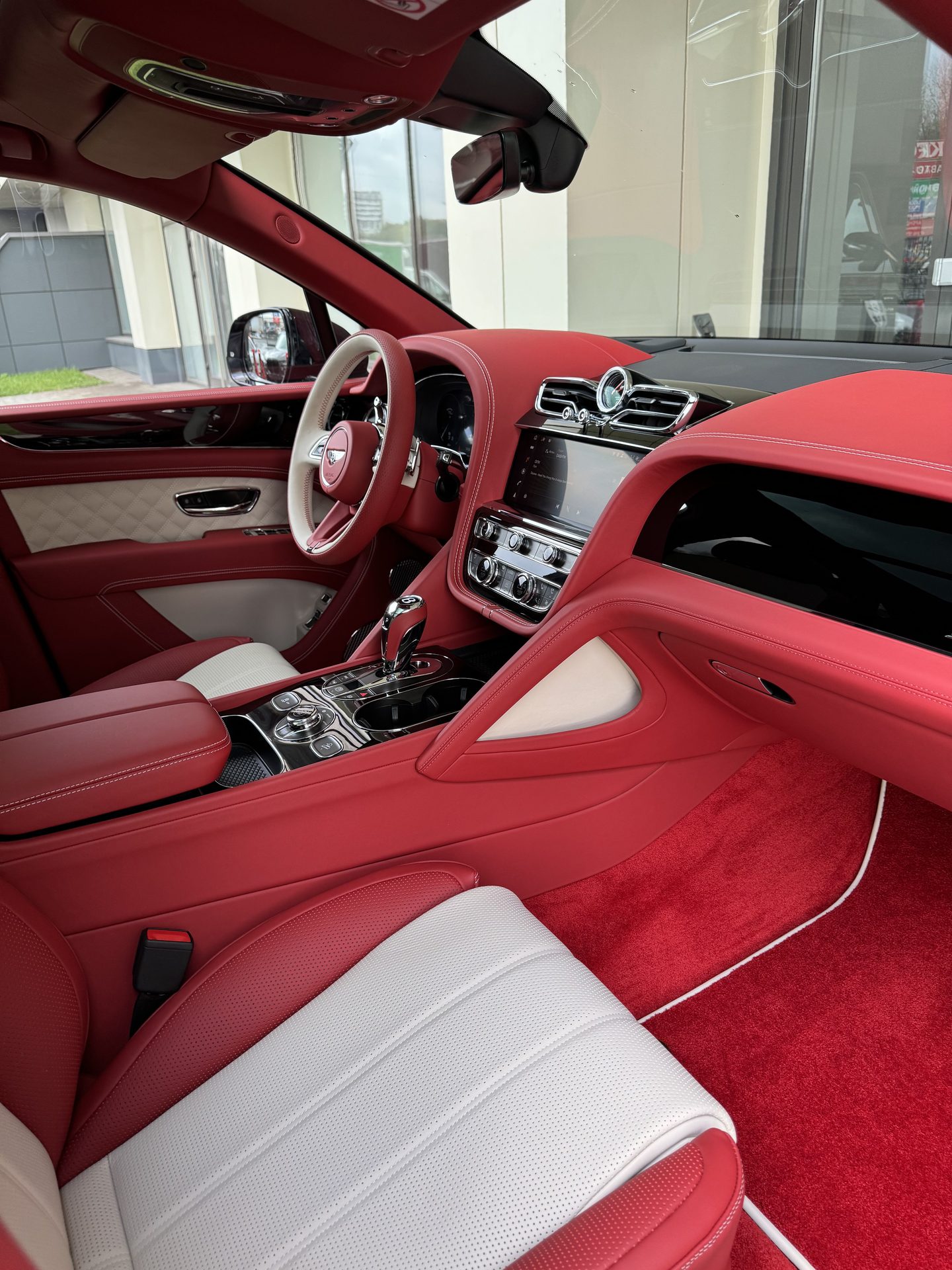 Mercedes-Benz S-Class — поиск премиального автомобиля